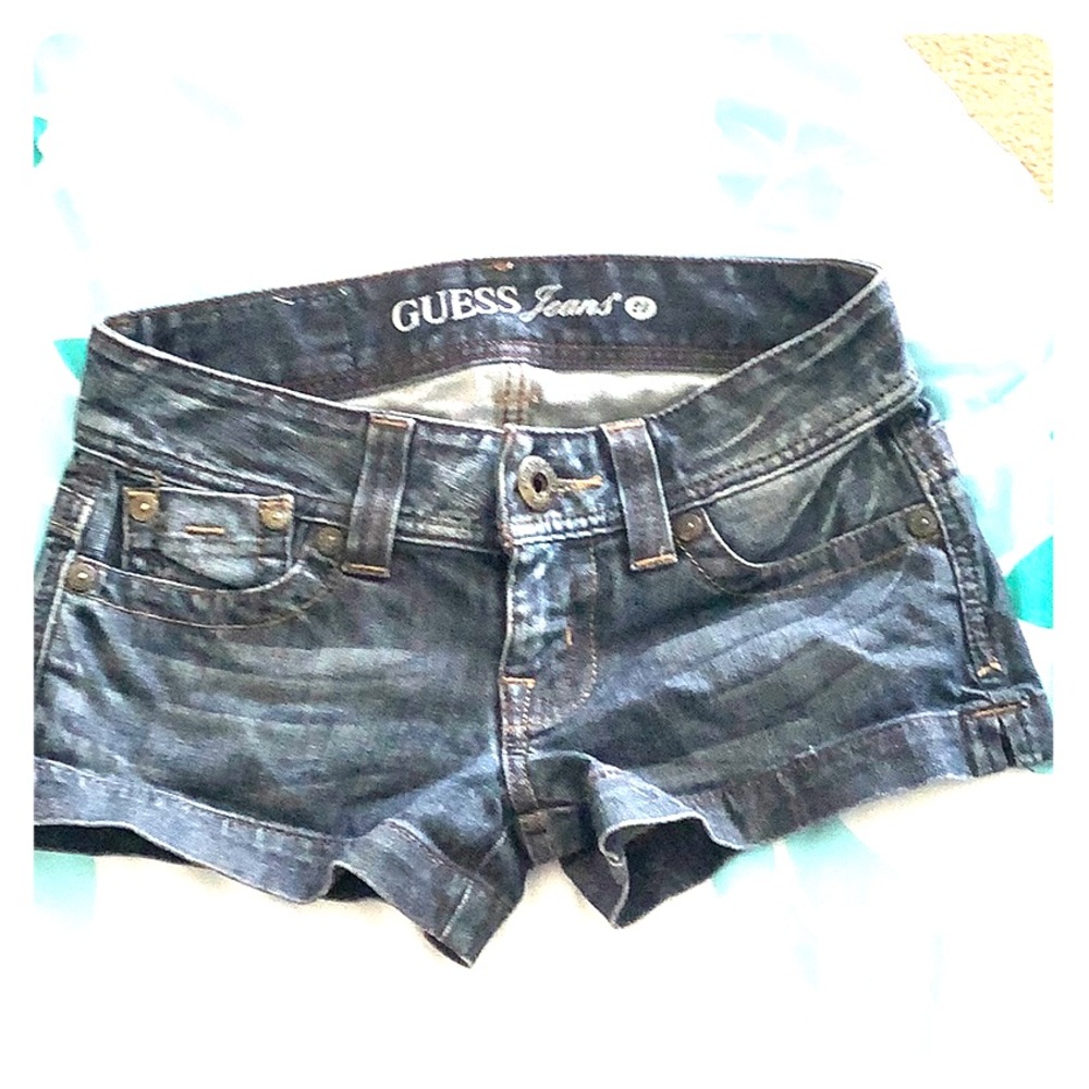 GUESS JEAN SHORTS. SIZE24. WHO LIKE SHORT SHORTS¿